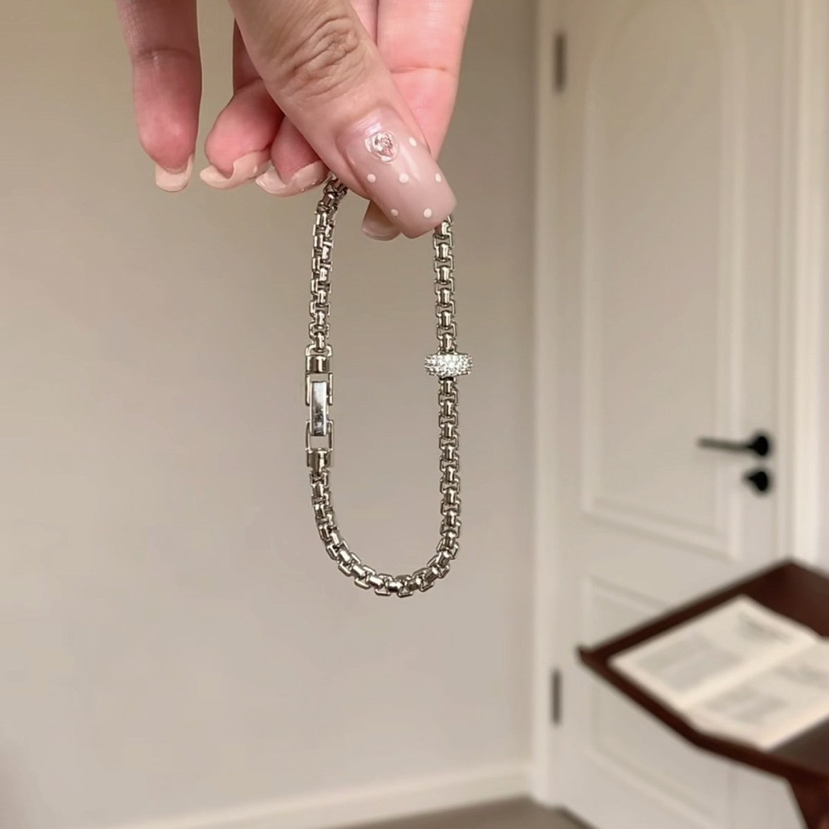 Pure Silver S925F Grape Vine Minimalist Interlocking Bracelet Light Luxury Smooth Versatile High-end Feel