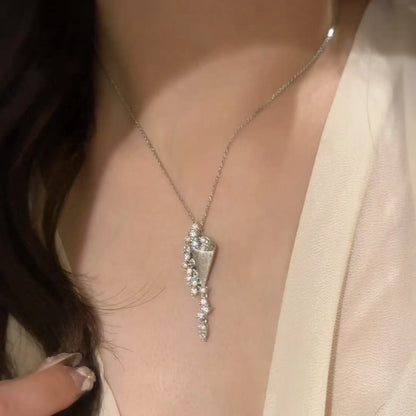 Brushed Craft High Carbon Diamond Galaxy Full Diamond Hourglass Necklace French Retro Sparkling Diamond Collarbone Chain Light Luxury Simple Jewelry