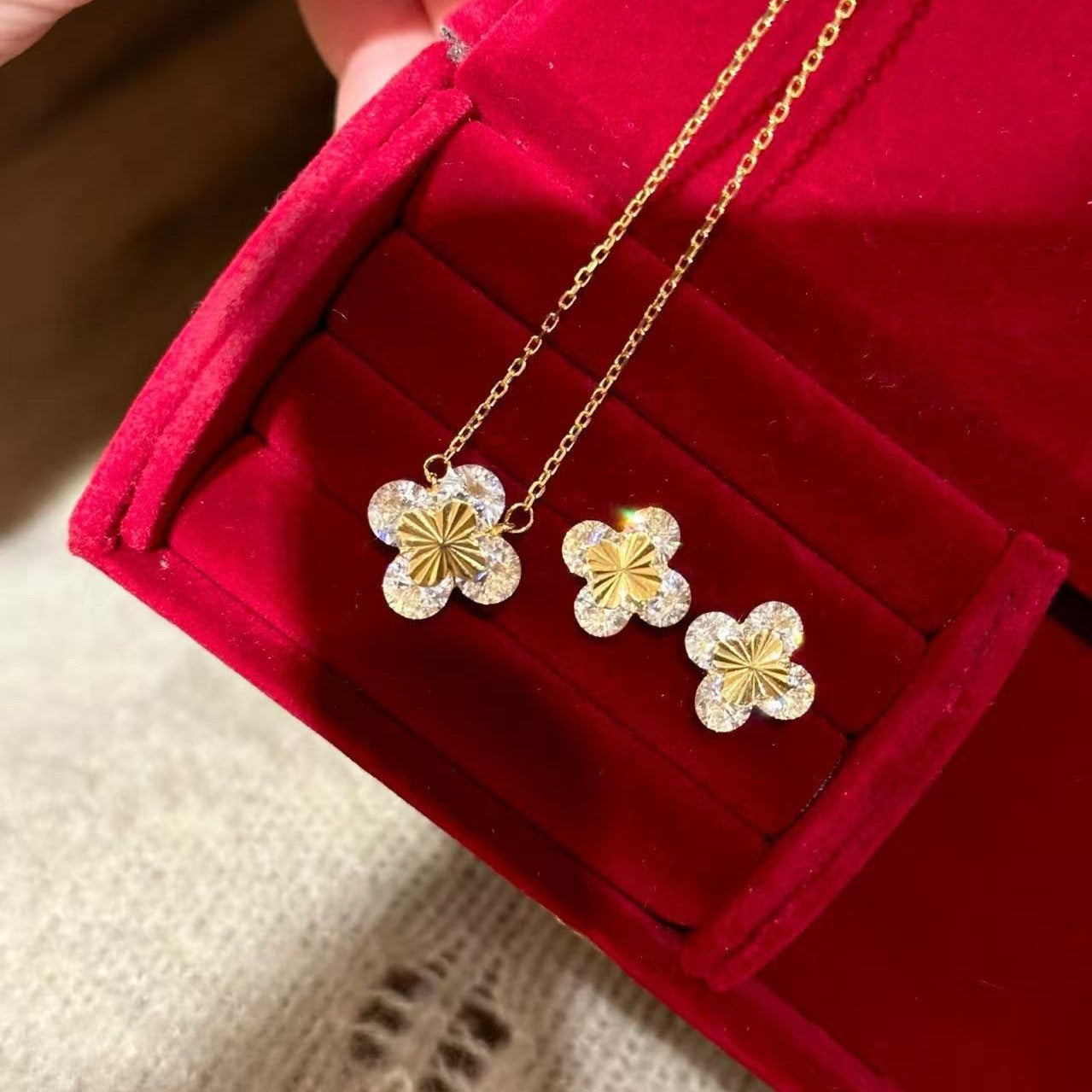 Sterling Silver S925 Niche Light Luxury Ins Style Laser Four-Leaf Clover Necklace and Earring Set Exquisite Gentle Elegant Temperament