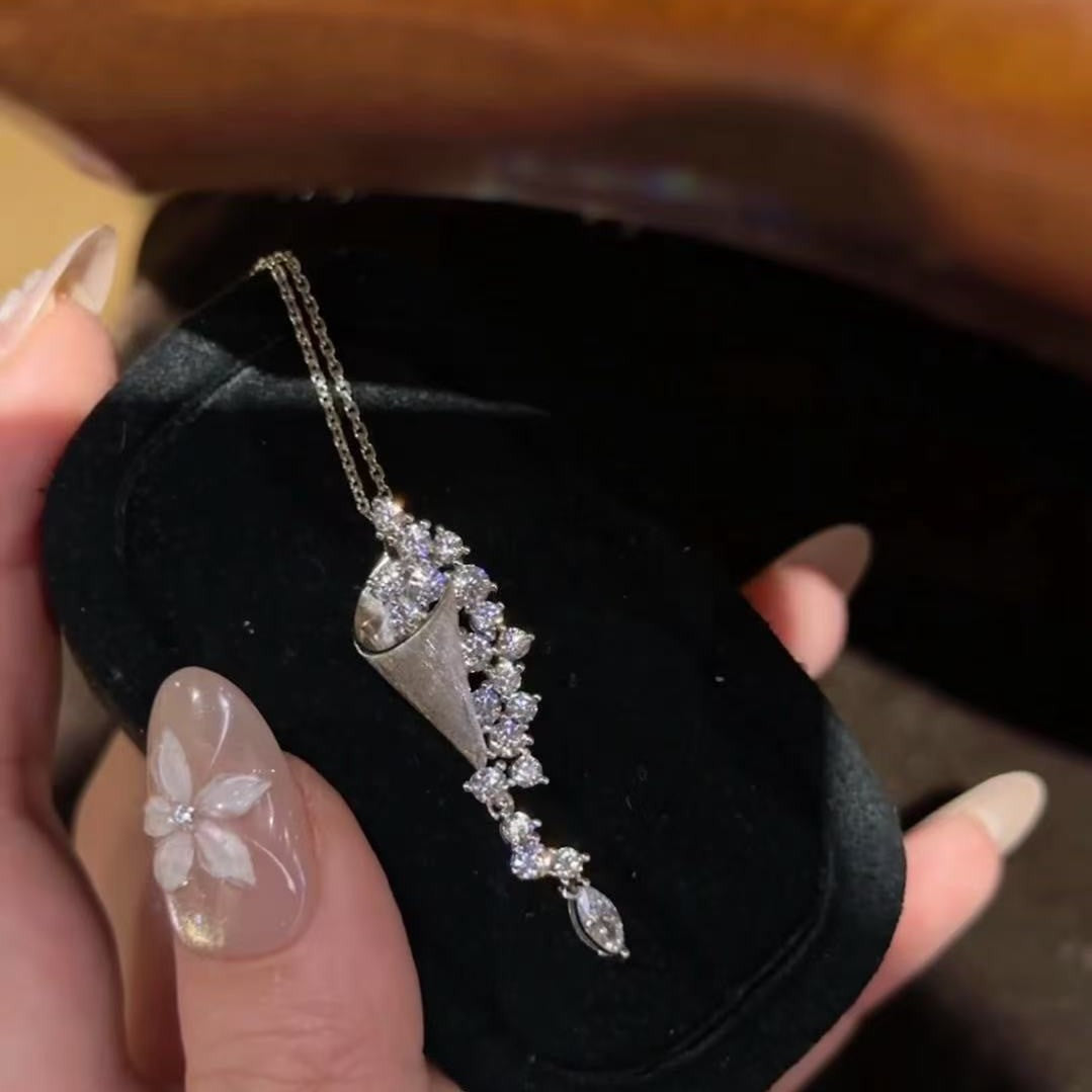 Brushed Craft High Carbon Diamond Galaxy Full Diamond Hourglass Necklace French Retro Sparkling Diamond Collarbone Chain Light Luxury Simple Jewelry