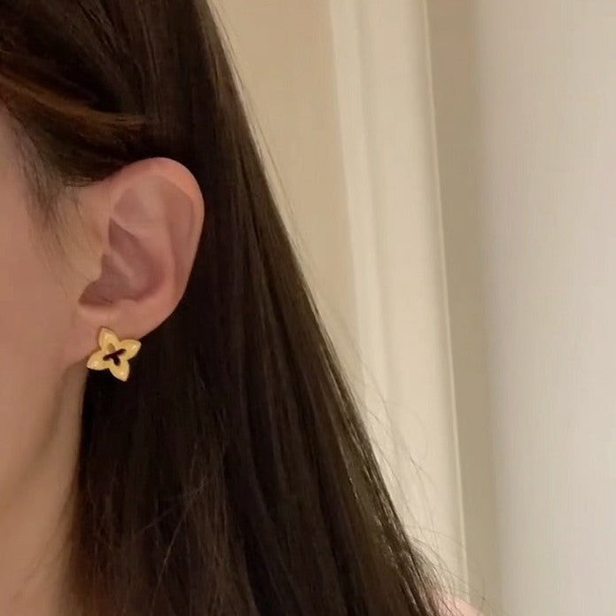 Vintage Brushed Craft Lucky Four-Leaf Clover Earrings Fashionable Commuting Versatile Elegant Earrings High-End Feel Earrings for Women