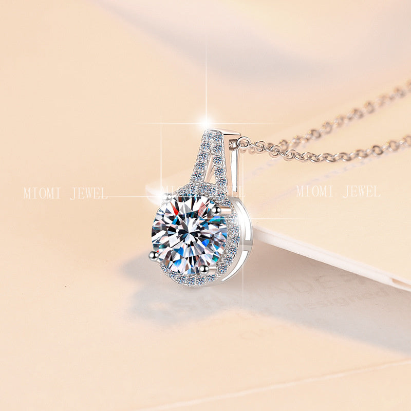 925 Sterling Silver Moissanite Pendant Clavicle Chain V-shaped Round Versatile Round Moissanite Necklace