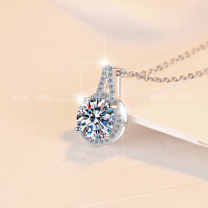 925 Sterling Silver Moissanite Pendant Clavicle Chain V-shaped Round Versatile Round Moissanite Necklace