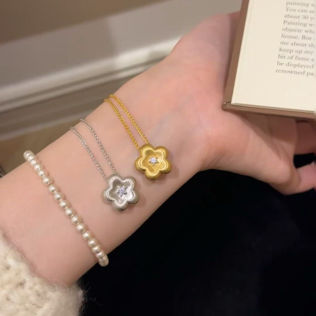 S925 Sterling Silver Brushed Small Gold Flower Necklace Niche Exquisite High-end Flower Collarbone Chain